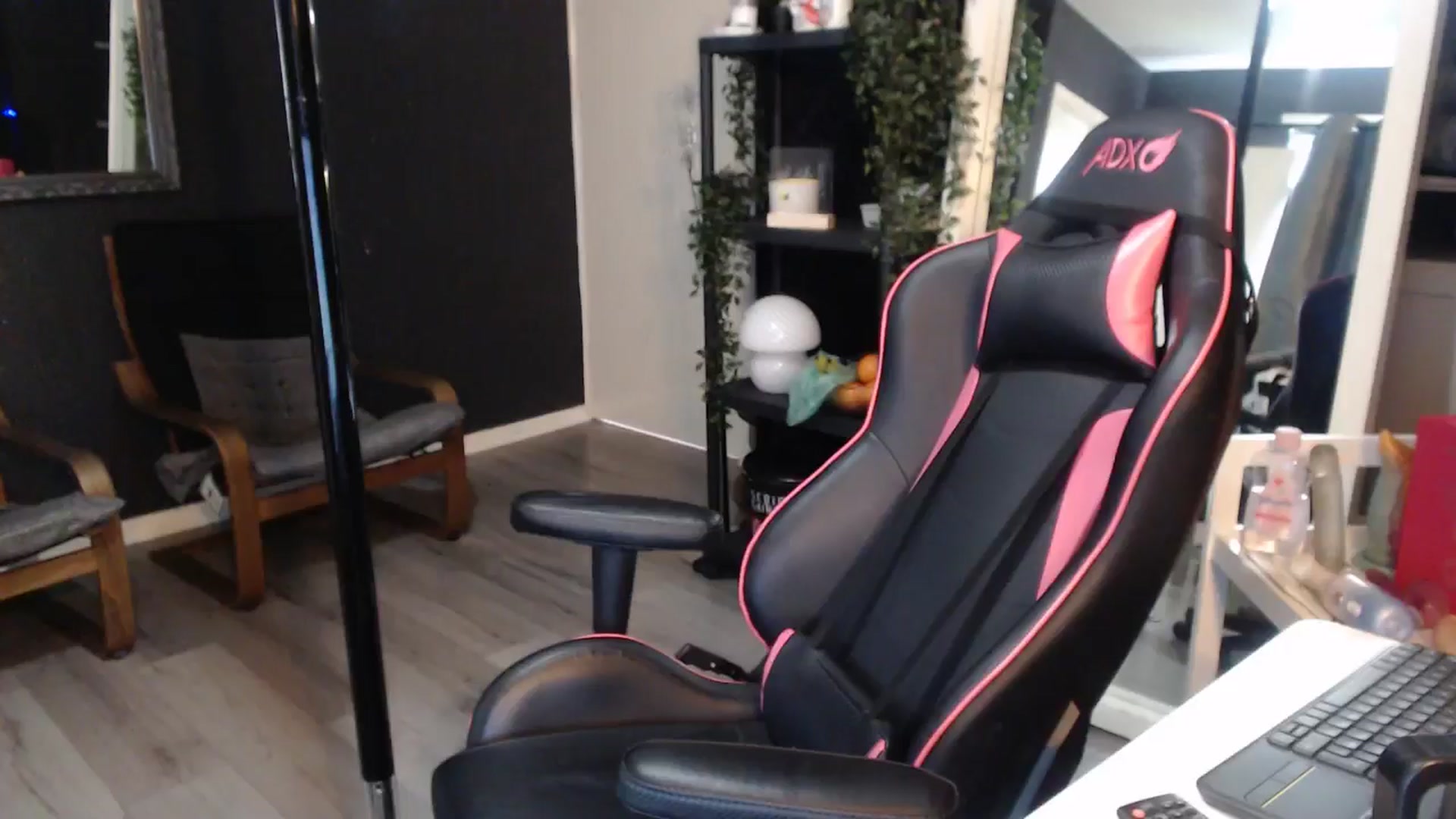 Gallery image thumbnail from ZephyraObs's myfreecams stream on, 04/28/2026, 13:36 image 19 of 20