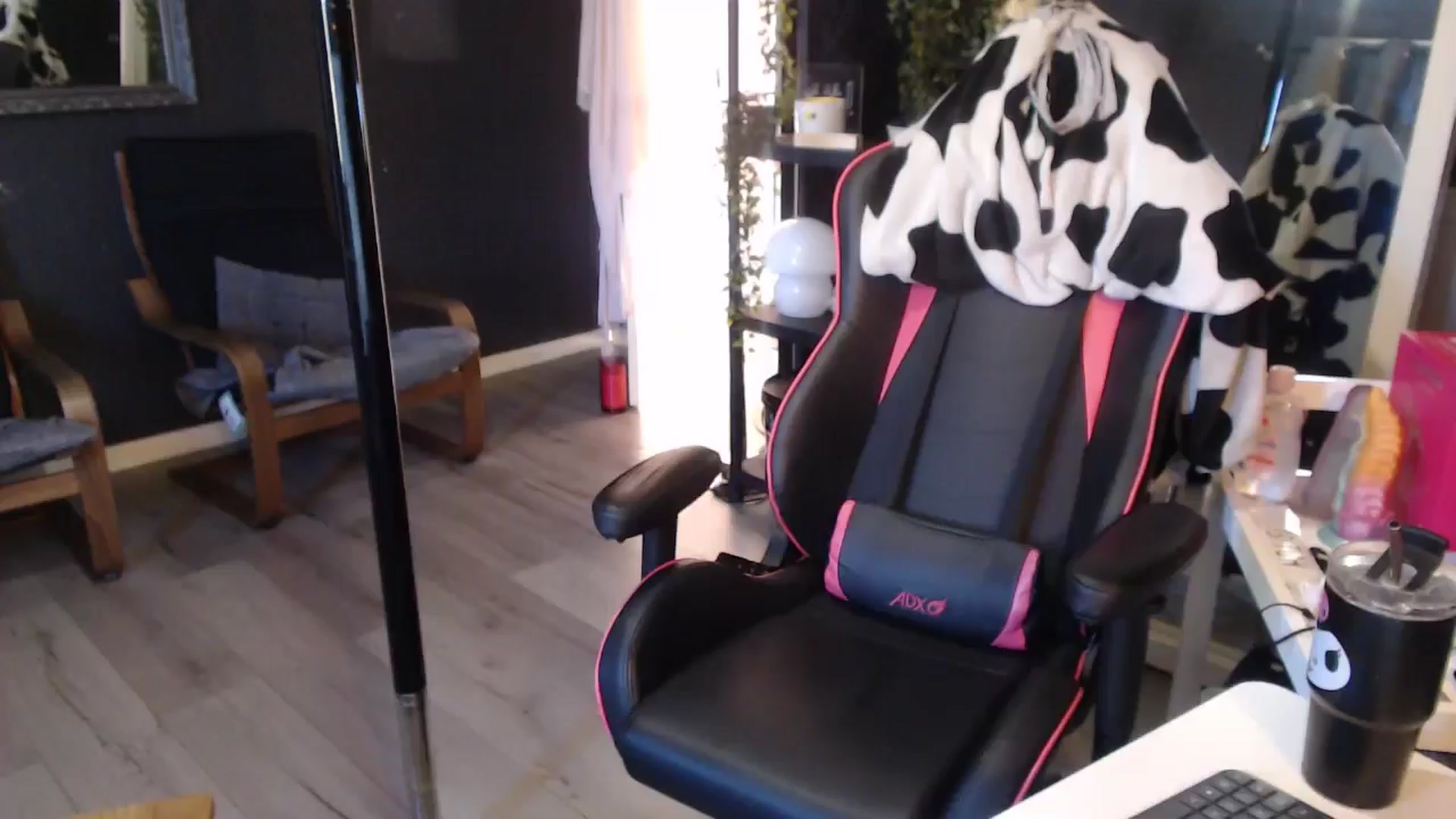 Gallery image thumbnail from ZephyraObs's myfreecams stream on, 05/06/2026, 18:19 image 1 of 20