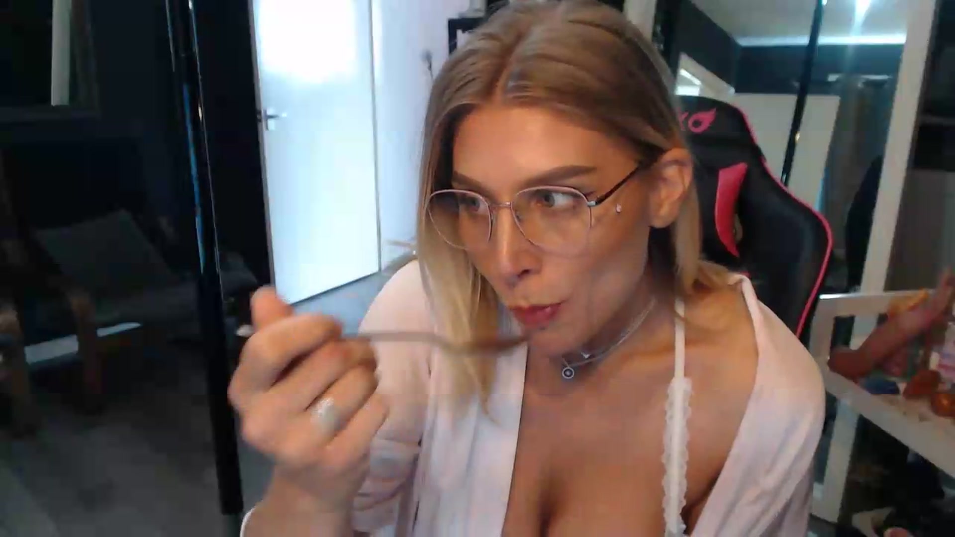 Gallery image thumbnail from ZephyraObs's myfreecams stream on, 05/13/2026, 11:47 image 6 of 20