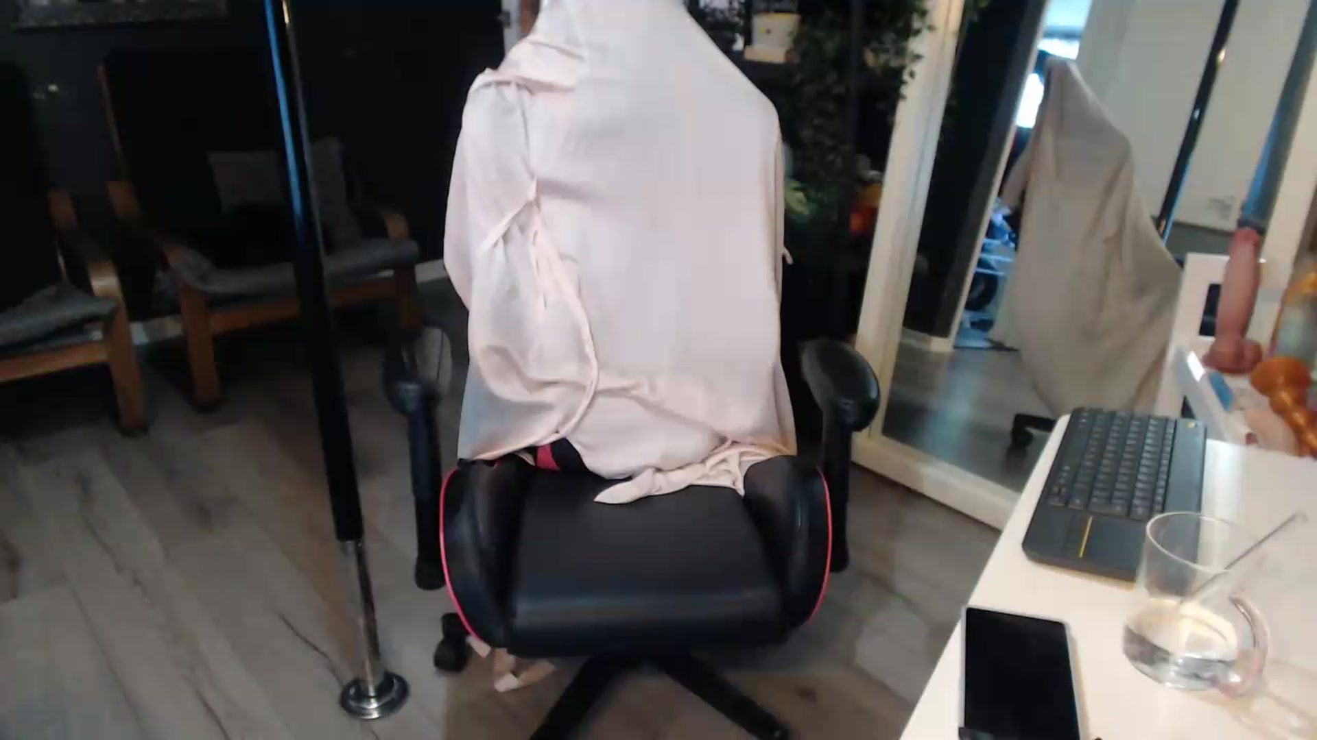 Gallery image thumbnail from ZephyraObs's myfreecams stream on, 05/20/2026, 19:20 image 10 of 20