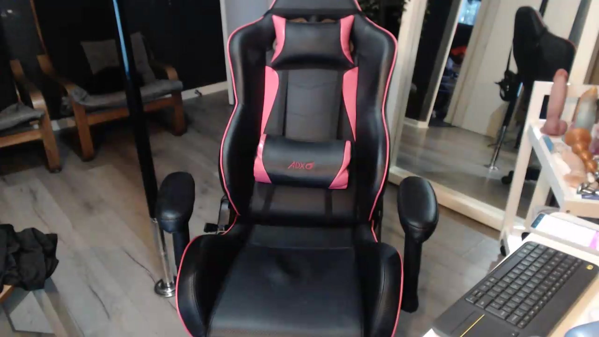 Gallery image thumbnail from ZephyraObs's myfreecams stream on, 05/20/2026, 20:19 image 14 of 20
