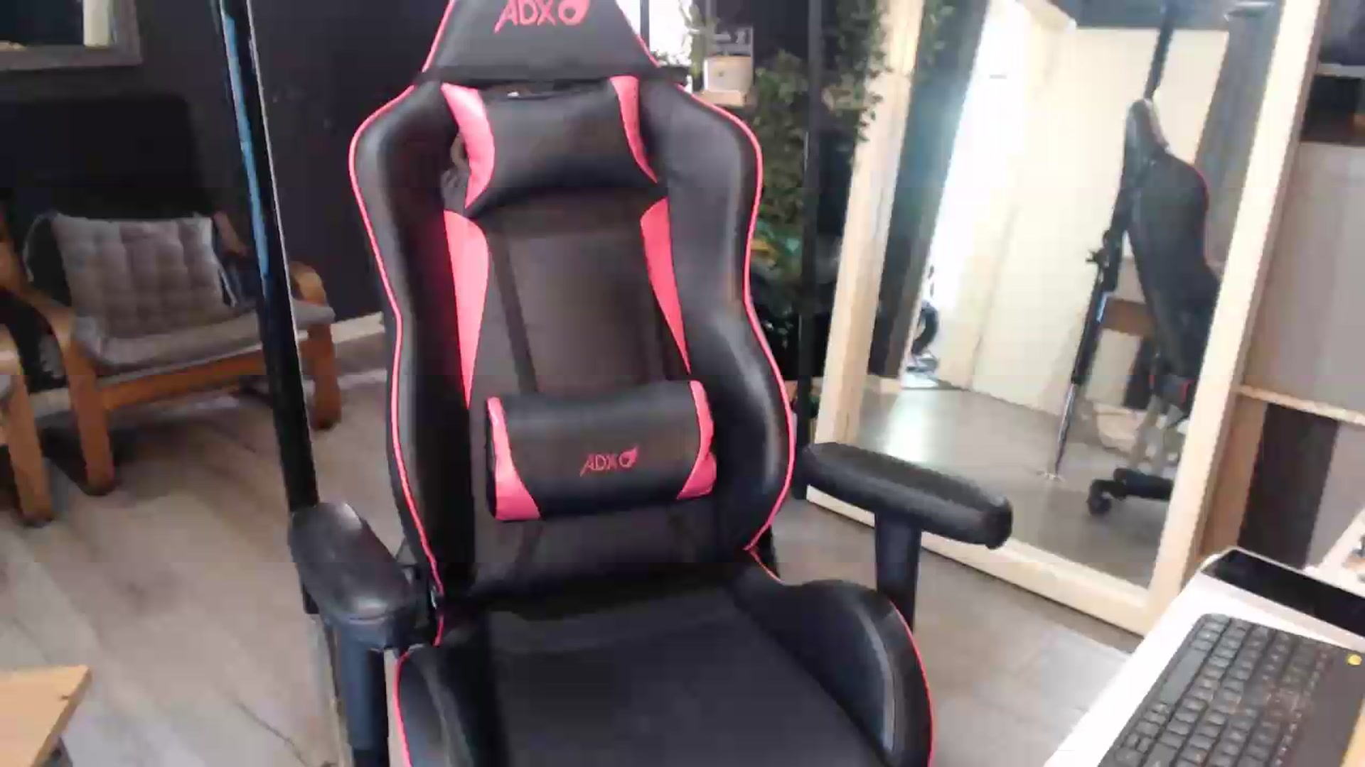 Gallery image thumbnail from ZephyraObs's myfreecams stream on, 05/28/2026, 19:30 image 1 of 20