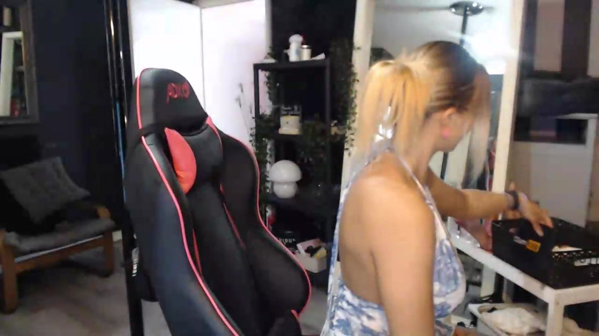 Gallery image thumbnail from ZephyraObs's myfreecams stream on, 06/19/2026, 13:22 image 2 of 20