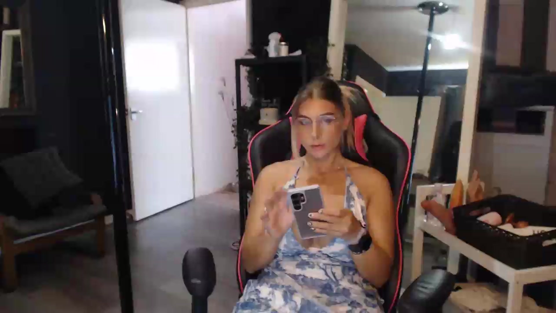 Gallery image thumbnail from ZephyraObs's myfreecams stream on, 06/19/2026, 13:22 image 1 of 20