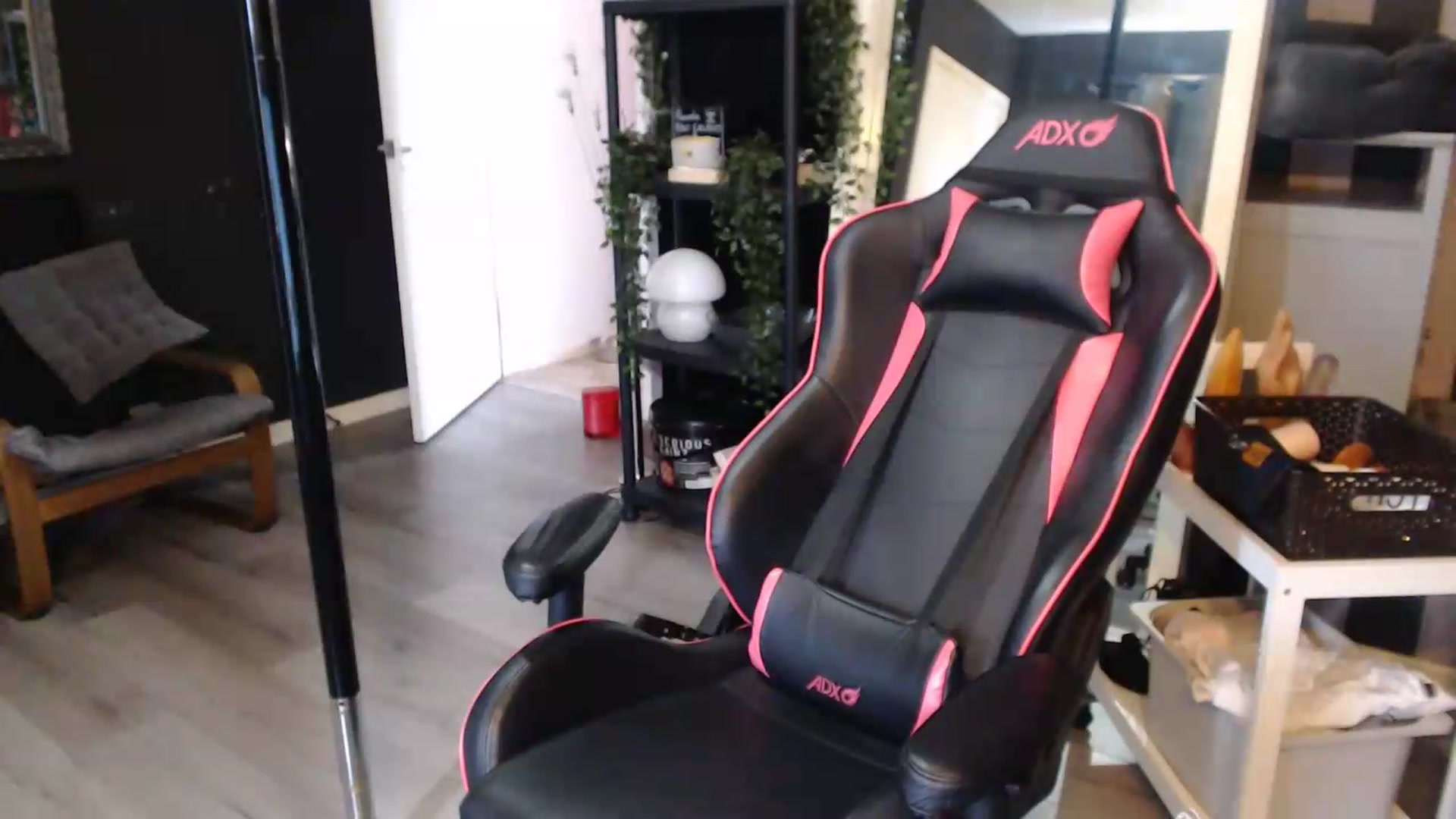 Gallery image thumbnail from ZephyraObs's myfreecams stream on, 06/19/2026, 16:20 image 18 of 20