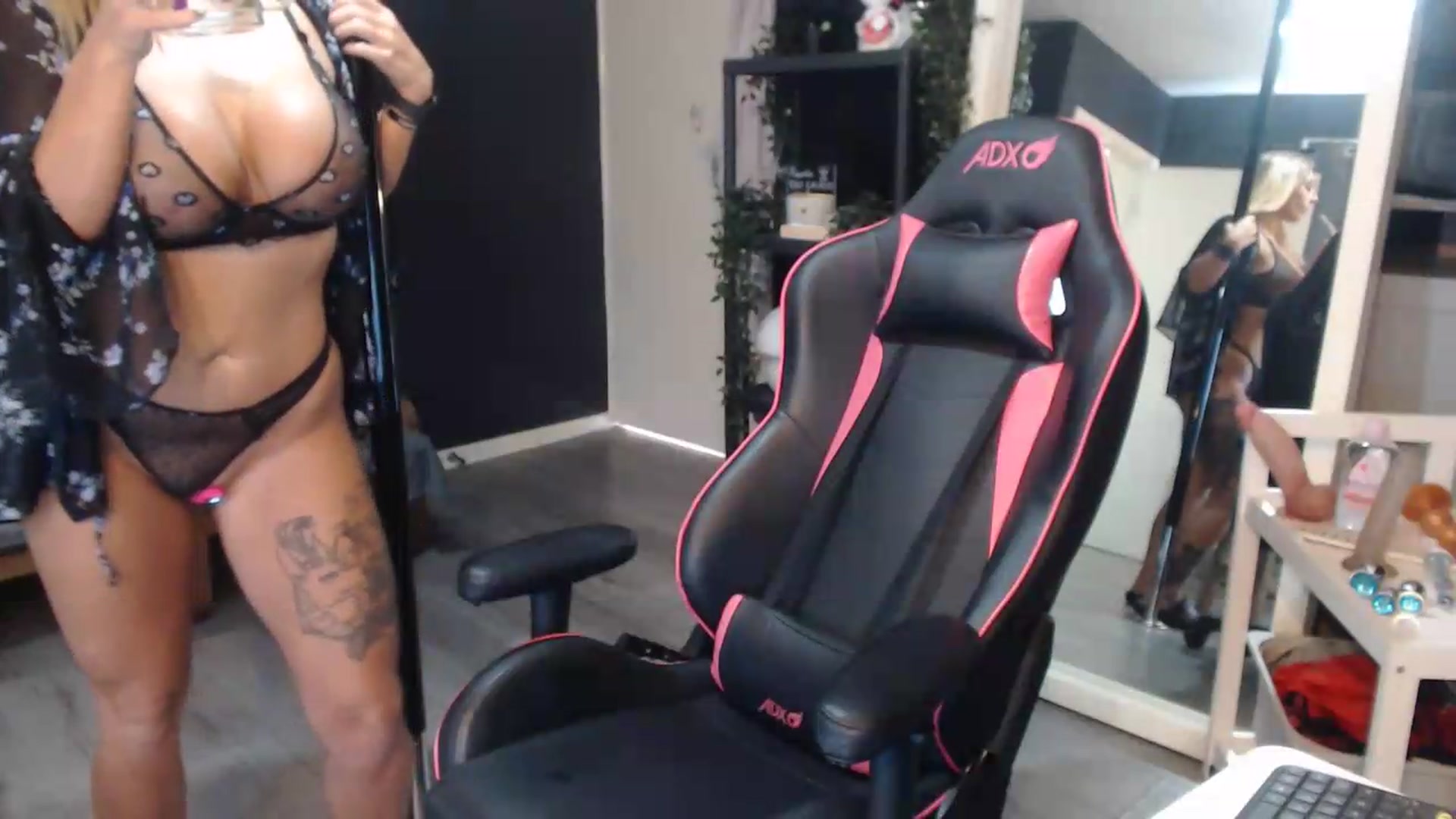 Gallery image thumbnail from ZephyraObs's myfreecams stream on, 07/17/2026, 16:39 image 7 of 20