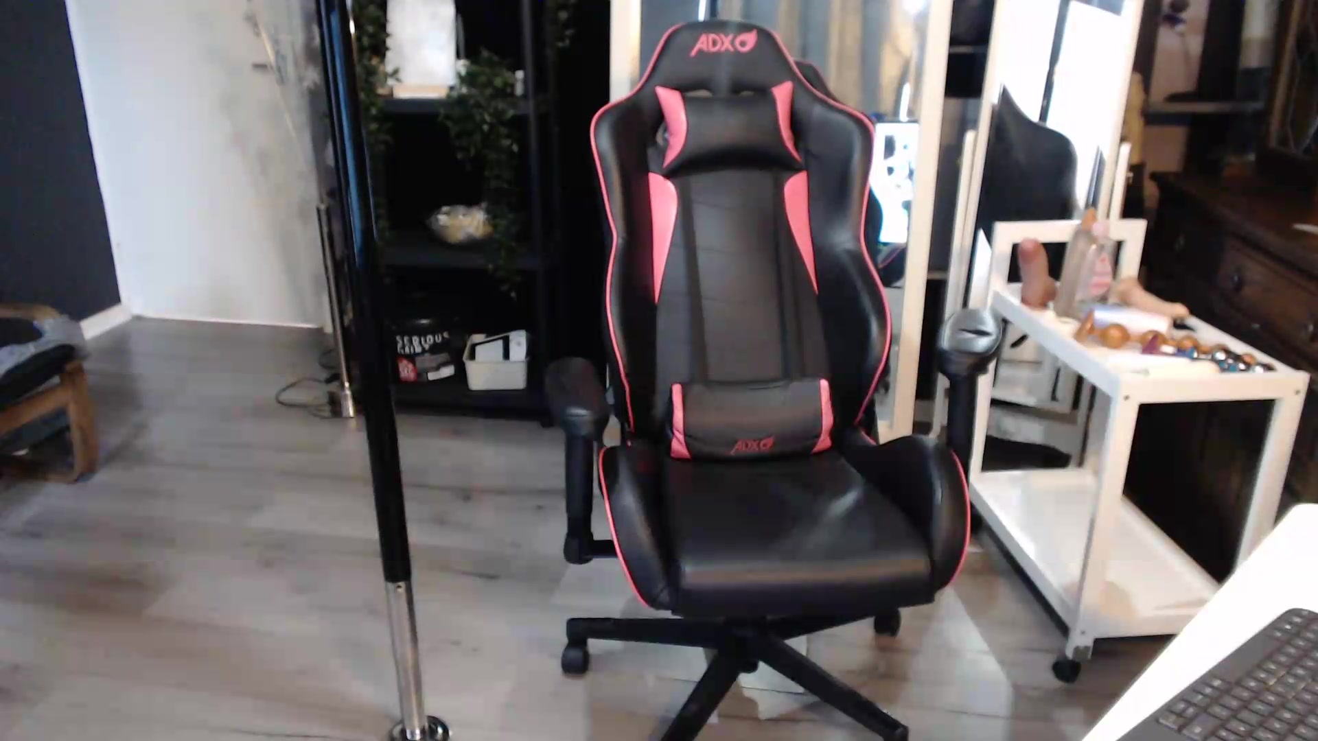 Gallery image thumbnail from ZephyraObs's myfreecams stream on, 08/15/2026, 14:52 image 17 of 20