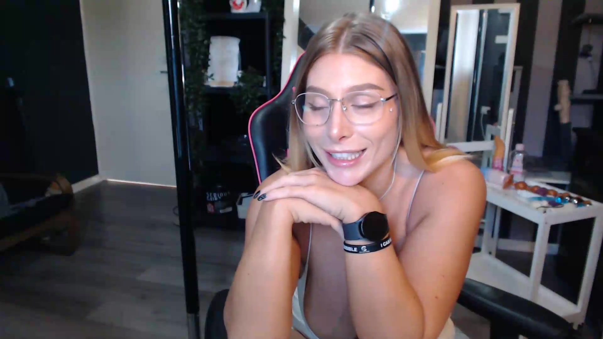 Gallery image thumbnail from ZephyraObs's myfreecams stream on, 08/26/2026, 18:20 image 10 of 20