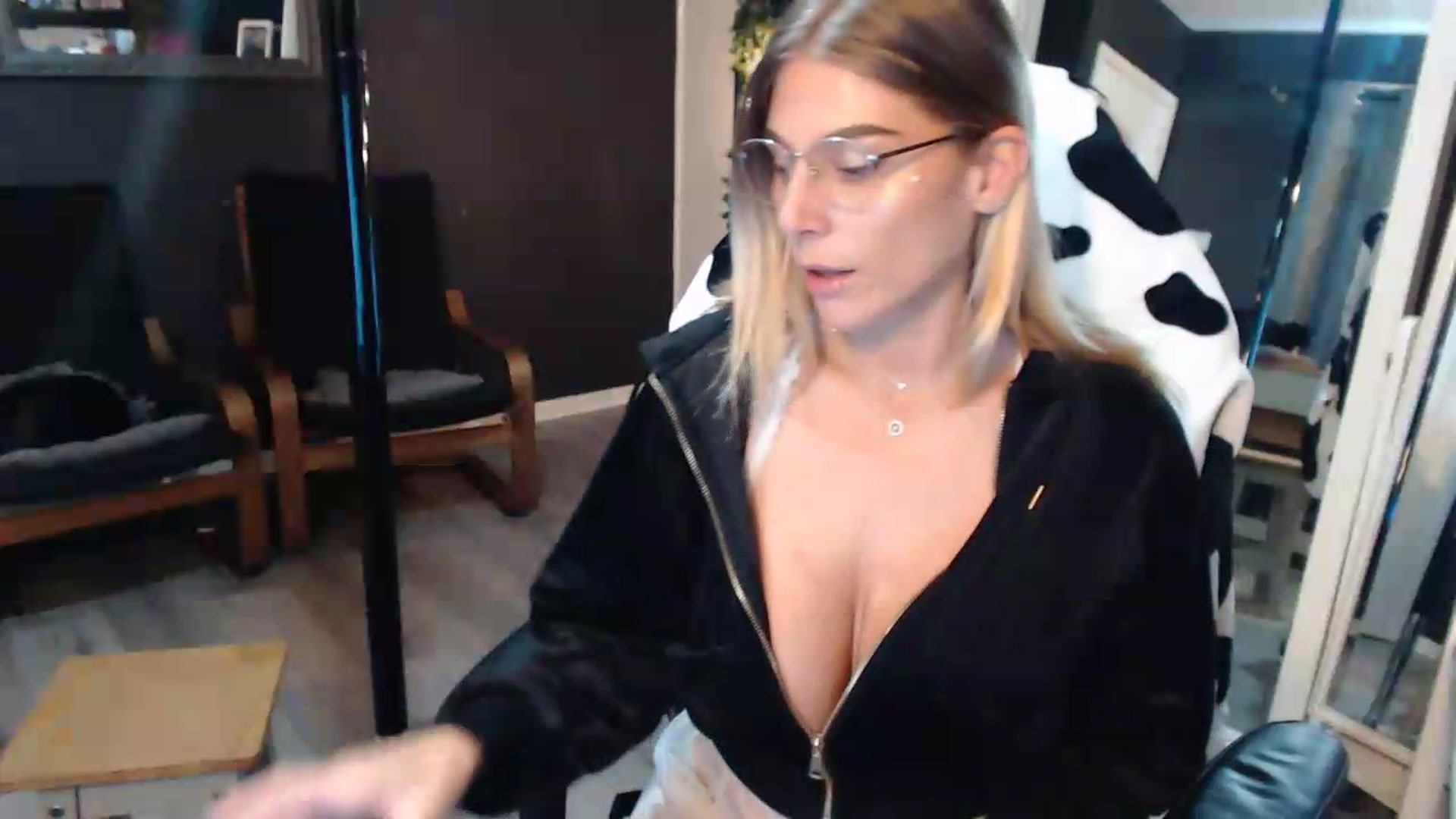Gallery image thumbnail from ZephyraObs's myfreecams stream on, 09/01/2026, 20:38 image 3 of 20