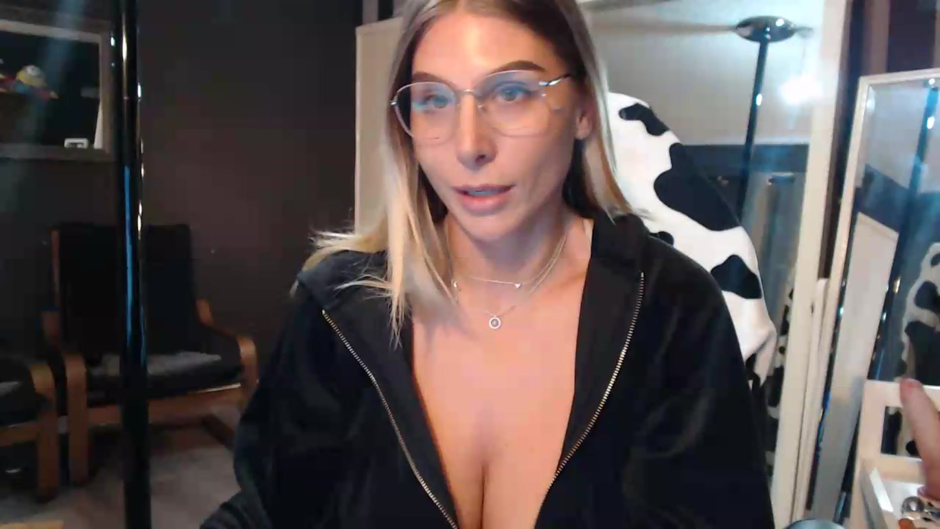 Gallery image thumbnail from ZephyraObs's myfreecams stream on, 09/01/2026, 20:38 image 9 of 20