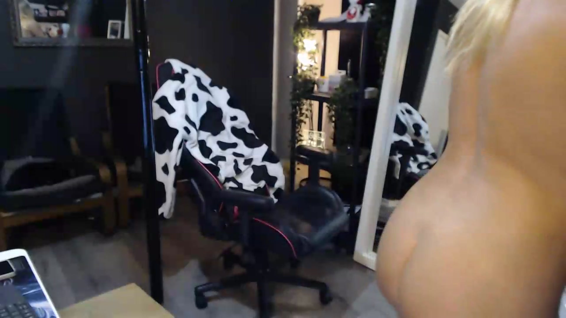 Gallery image thumbnail from ZephyraObs's myfreecams stream on, 09/01/2026, 21:21 image 18 of 20