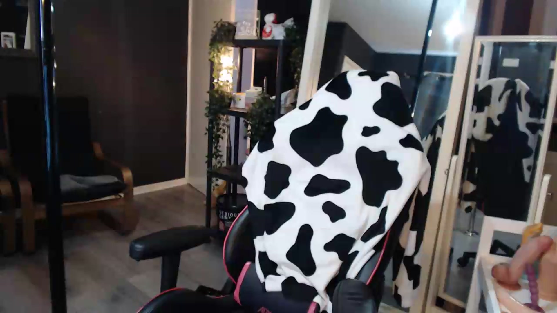 Gallery image thumbnail from ZephyraObs's myfreecams stream on, 09/04/2026, 17:19 image 7 of 20