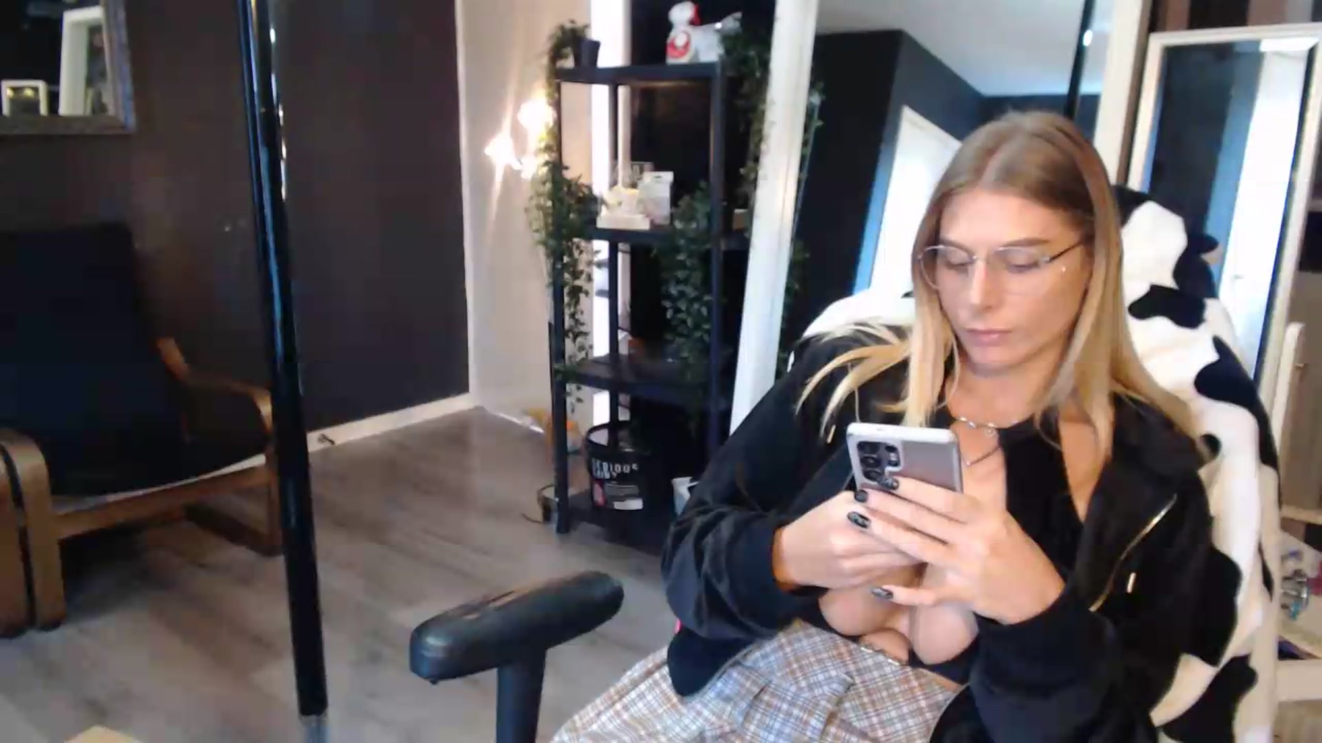 Gallery image thumbnail from ZephyraObs's myfreecams stream on, 09/07/2026, 15:41 image 20 of 20