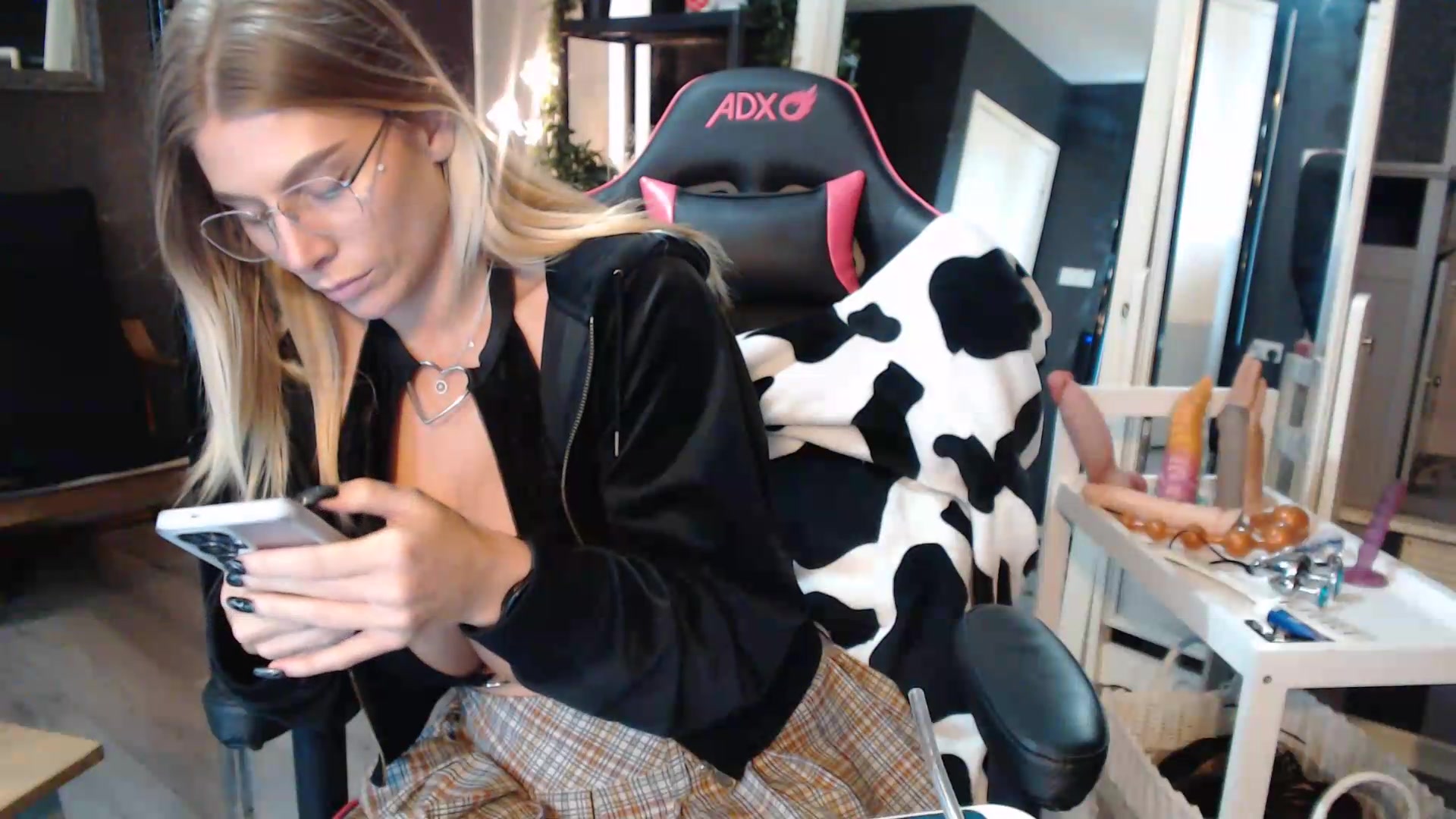Gallery image thumbnail from ZephyraObs's myfreecams stream on, 09/07/2026, 17:52 image 20 of 20