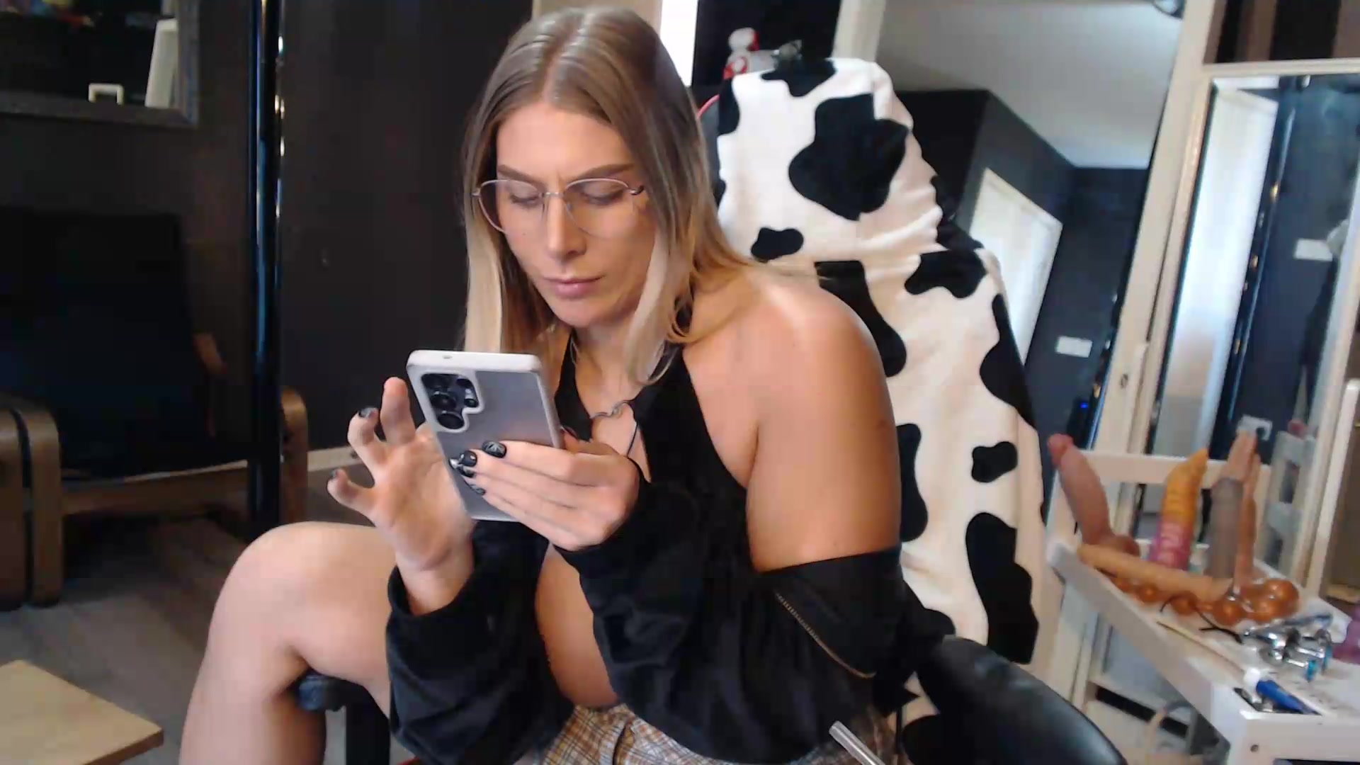 Gallery image thumbnail from ZephyraObs's myfreecams stream on, 09/07/2026, 17:52 image 6 of 20
