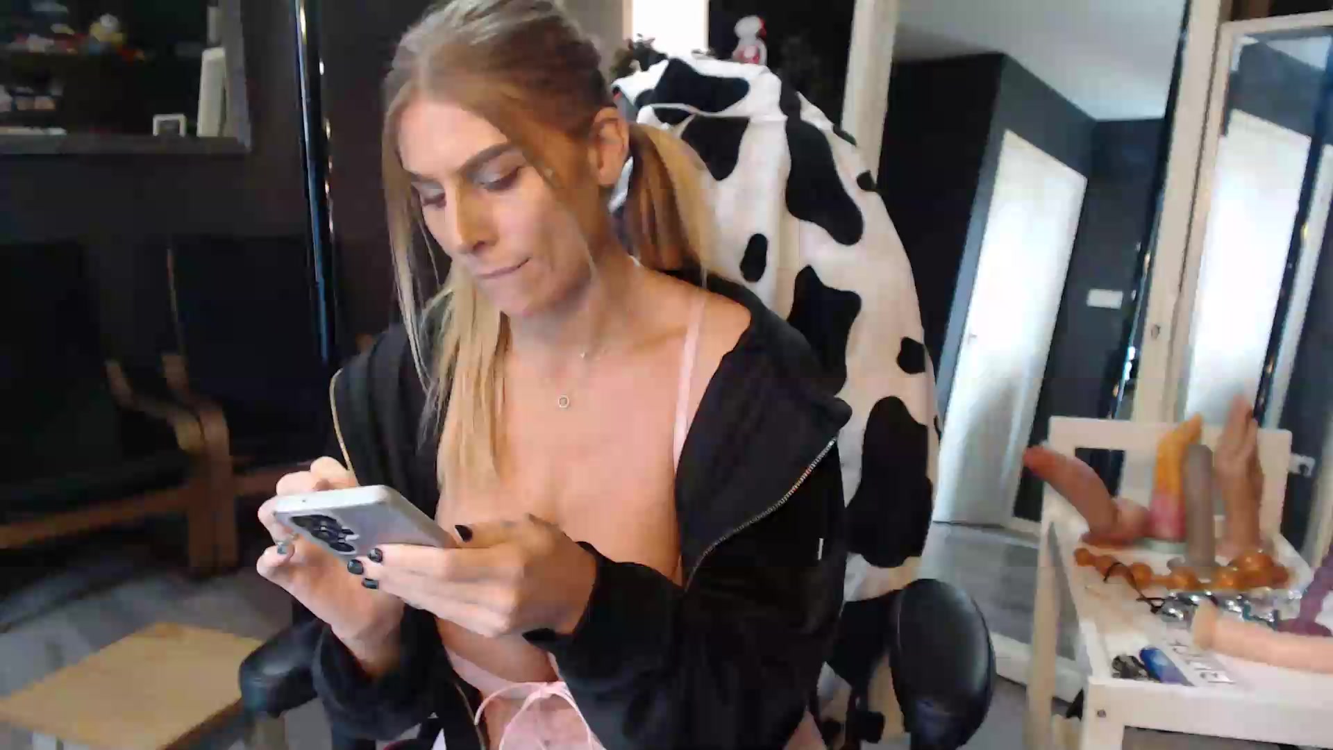 Gallery image thumbnail from ZephyraObs's myfreecams stream on, 09/09/2026, 14:56 image 20 of 20