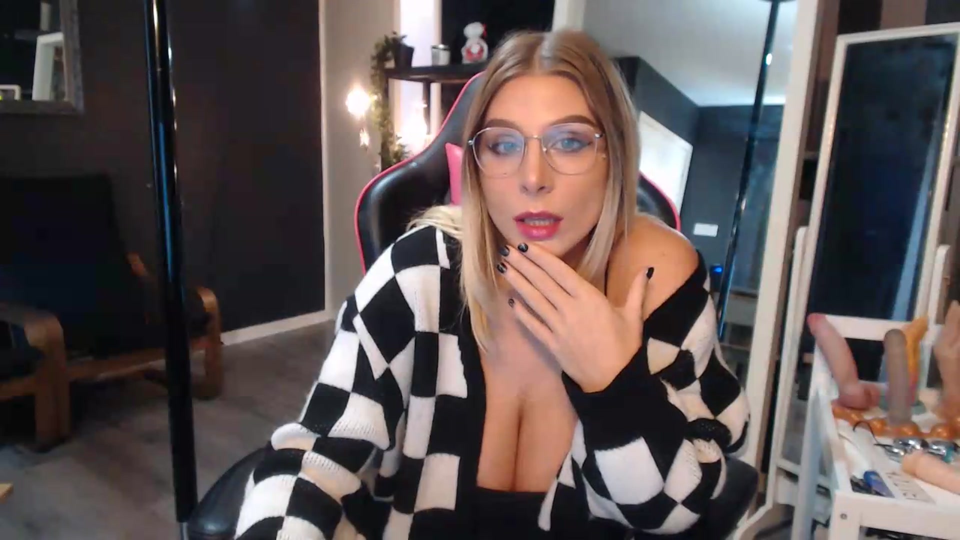 Gallery image thumbnail from ZephyraObs's myfreecams stream on, 09/11/2026, 13:08 image 14 of 20