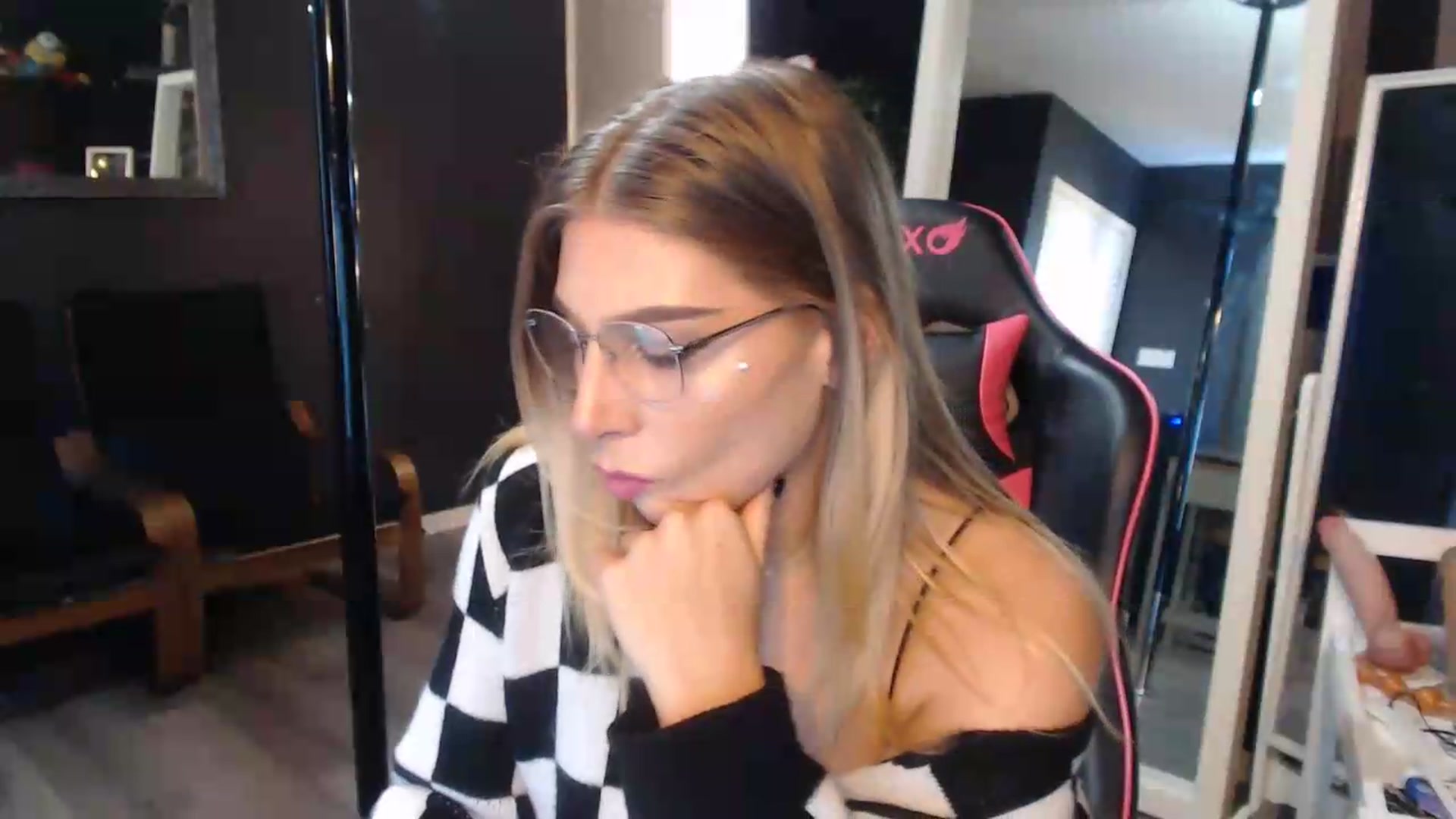 Gallery image thumbnail from ZephyraObs's myfreecams stream on, 09/11/2026, 14:11 image 5 of 20