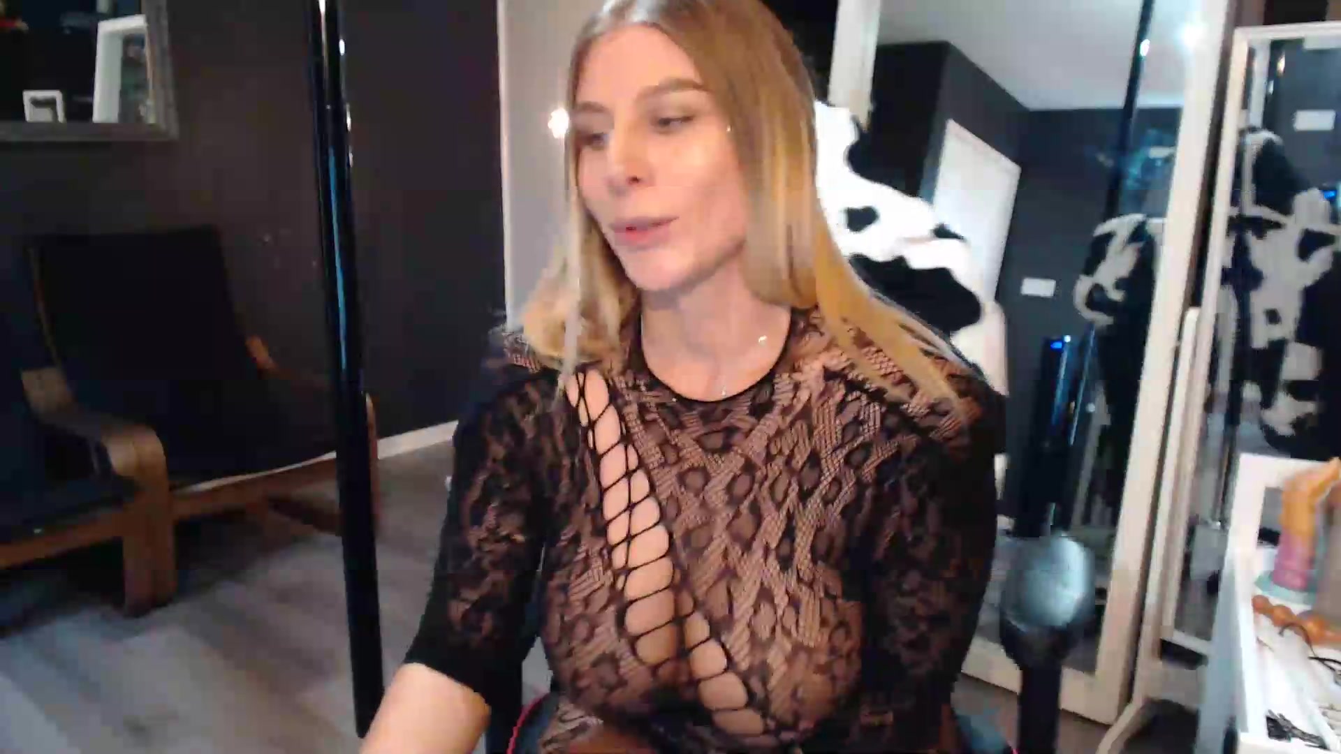 Gallery image thumbnail from ZephyraObs's myfreecams stream on, 09/13/2026, 19:15 image 6 of 20