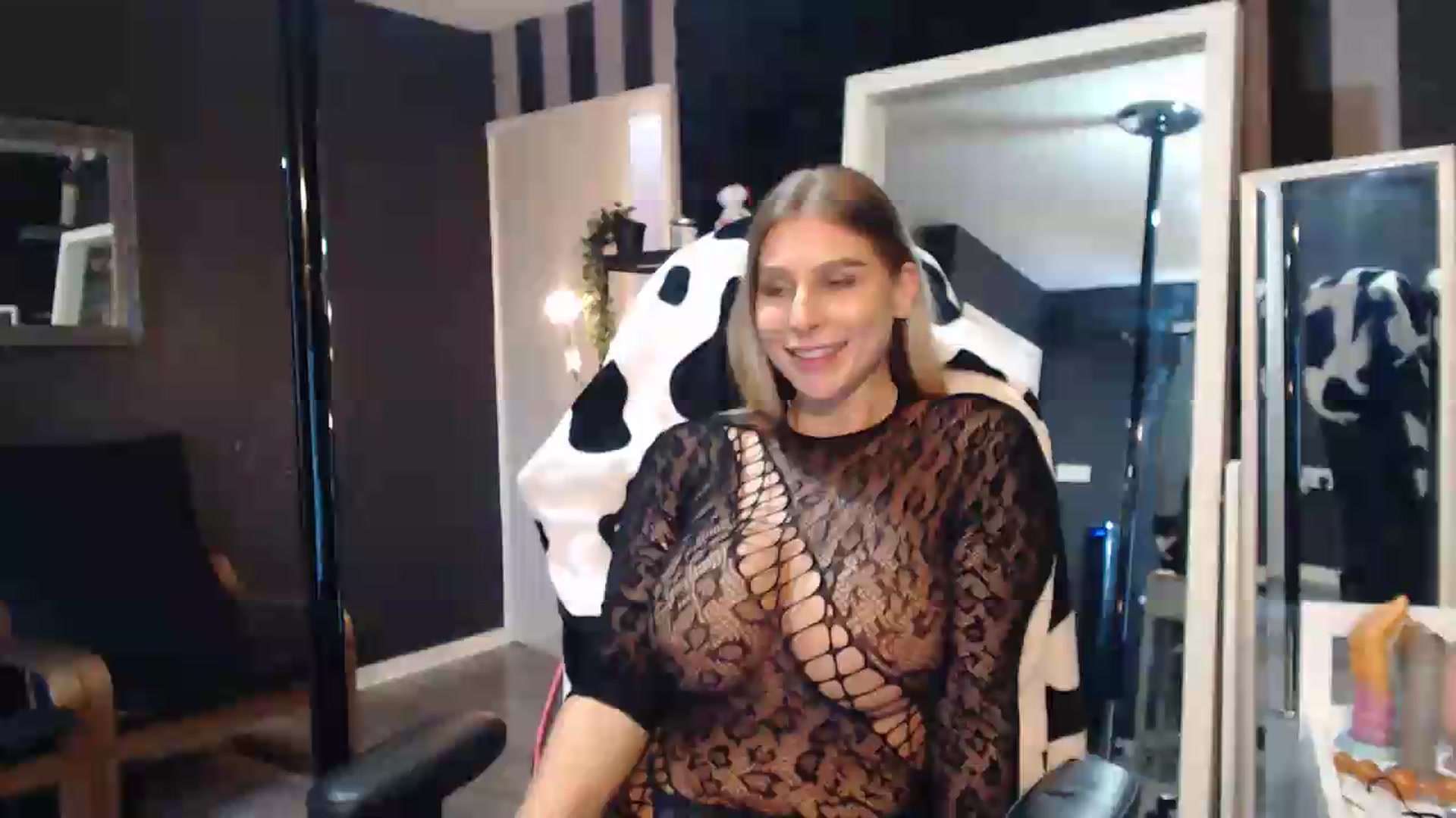 Gallery image thumbnail from ZephyraObs's myfreecams stream on, 09/13/2026, 19:15 image 1 of 20
