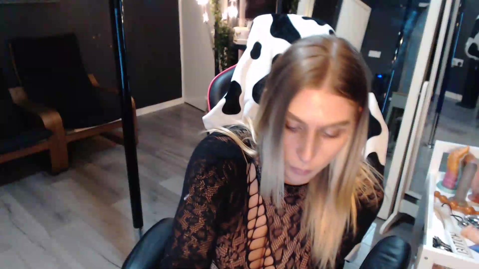 Gallery image thumbnail from ZephyraObs's myfreecams stream on, 09/13/2026, 19:15 image 18 of 20