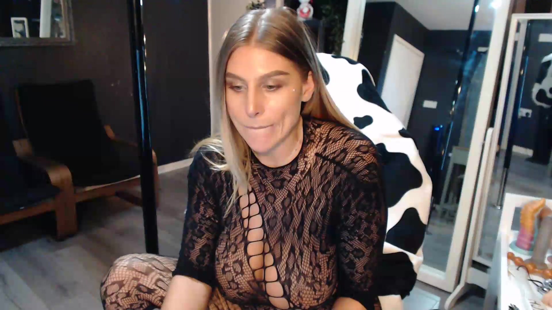 Gallery image thumbnail from ZephyraObs's myfreecams stream on, 09/13/2026, 19:15 image 13 of 20