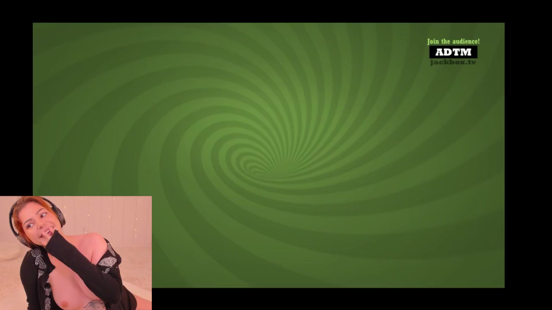 Gallery image thumbnail from ZiaFox's myfreecams stream on, 04/14/2024, 23:45 image 15 of 20