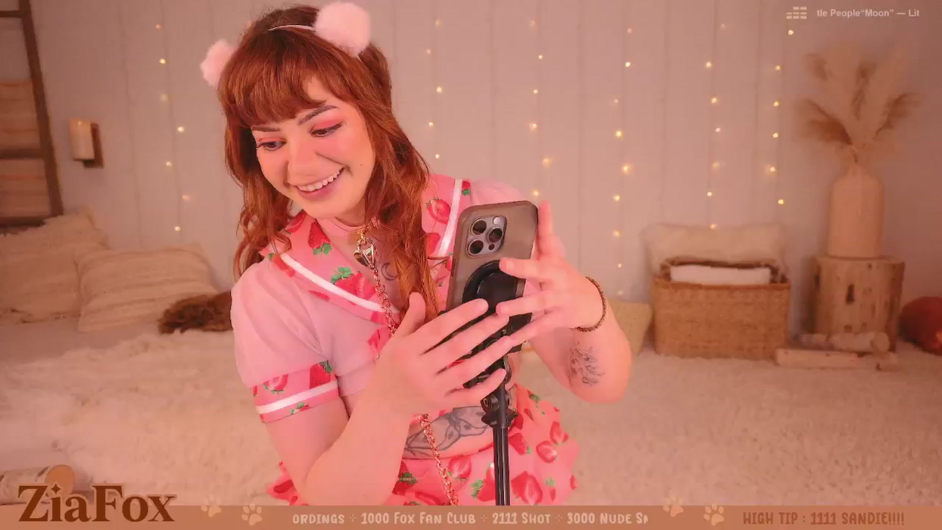Gallery image thumbnail from ZiaFox's myfreecams stream on, 02/08/2025, 02:00 image 6 of 20