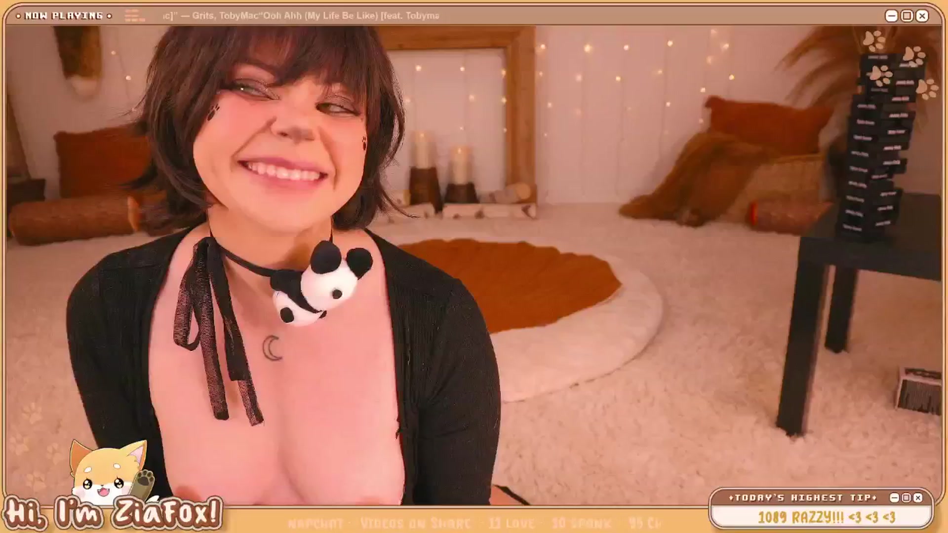 Gallery image thumbnail from ZiaFox's myfreecams stream on, 05/24/2025, 03:26 image 8 of 20