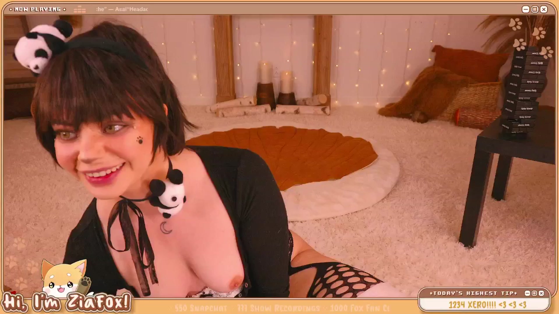 Gallery image thumbnail from ZiaFox's myfreecams stream on, 05/24/2025, 03:26 image 16 of 20