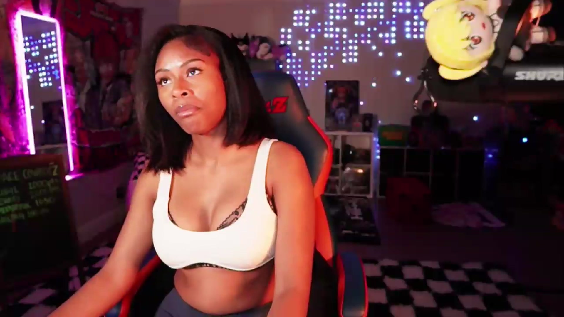 Gallery image thumbnail from ZiaZia's myfreecams stream on, 08/17/2026, 03:17 image 9 of 20