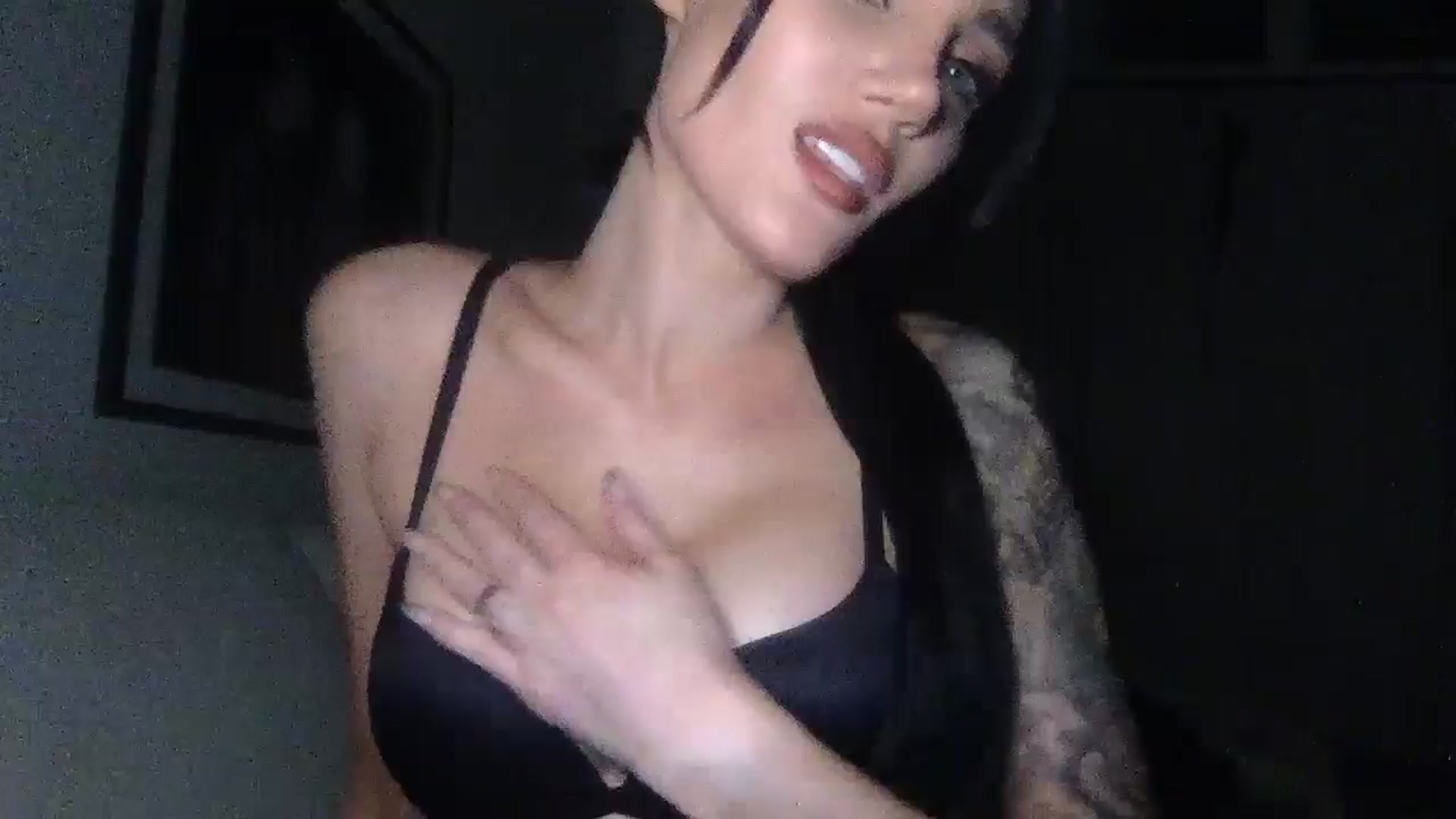 Gallery image thumbnail from Zia_P's myfreecams stream on, 05/08/2024, 01:37 image 11 of 20