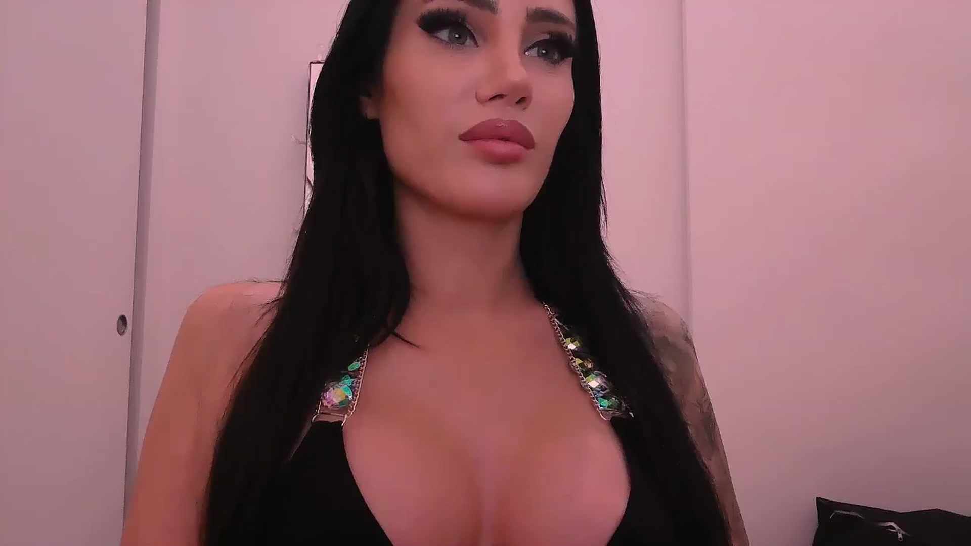 Gallery image thumbnail from Zia_P's myfreecams stream on, 07/07/2024, 02:48 image 16 of 20