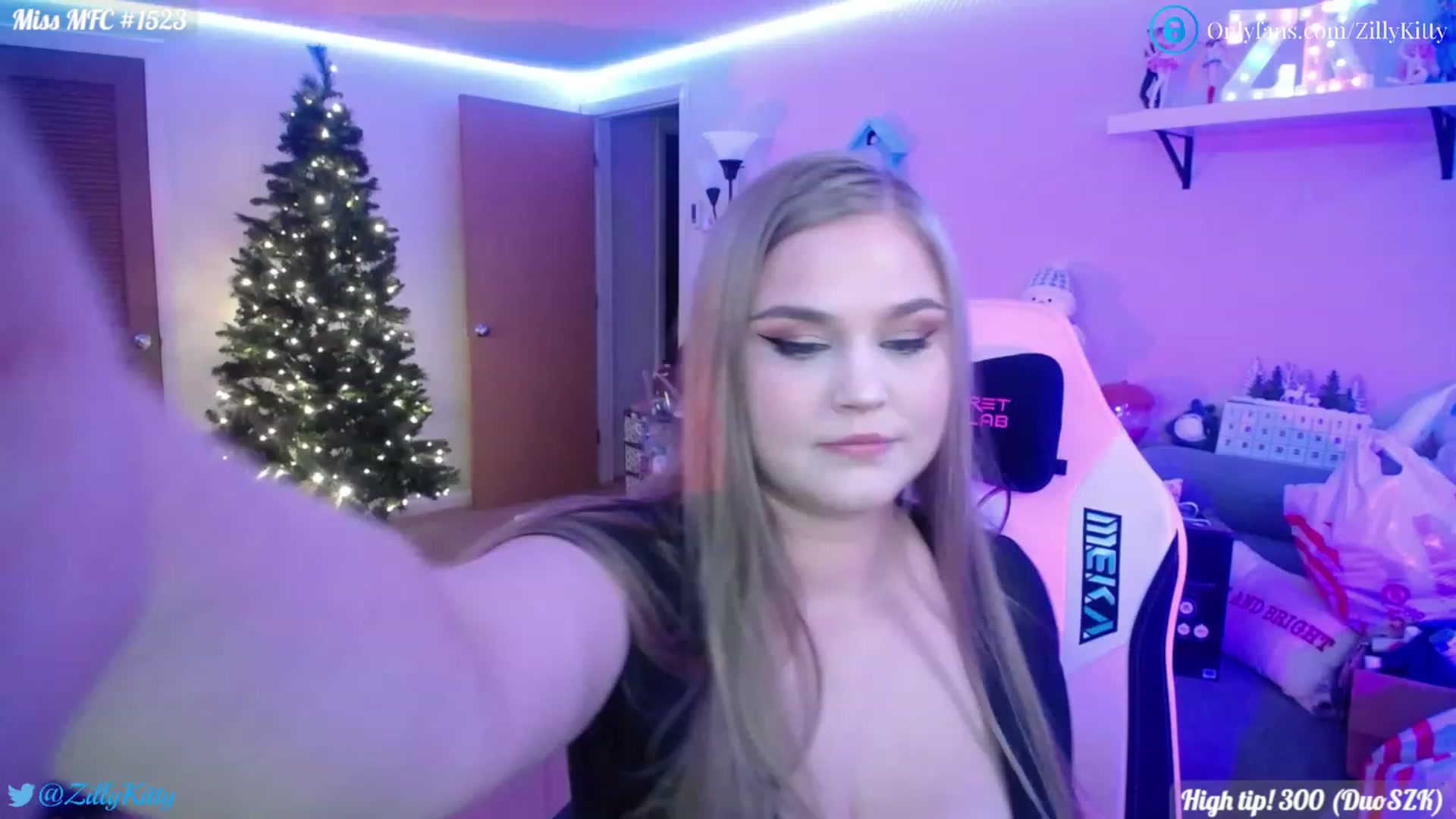 Gallery image thumbnail from ZillyKitty's myfreecams stream on, 11/15/2022, 24:56 image 11 of 20