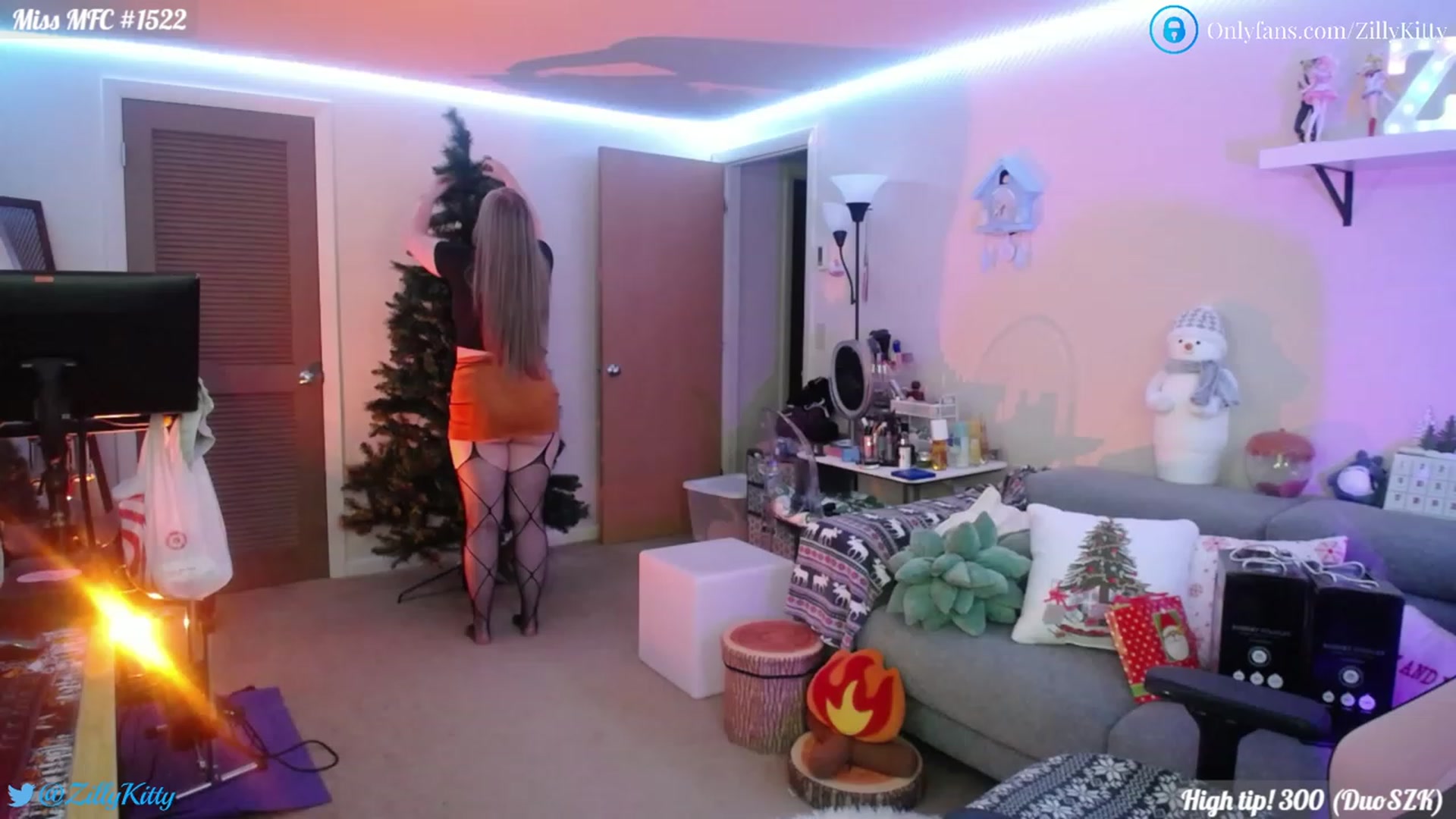 Gallery image thumbnail from ZillyKitty's myfreecams stream on, 11/15/2022, 24:56 image 10 of 20