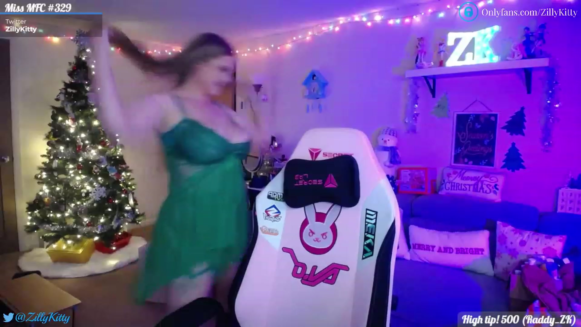 Gallery image thumbnail from ZillyKitty's myfreecams stream on, 12/02/2022, 24:04 image 16 of 20