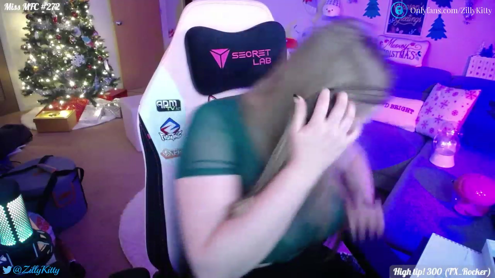Gallery image thumbnail from ZillyKitty's myfreecams stream on, 12/06/2022, 01:18 image 12 of 20