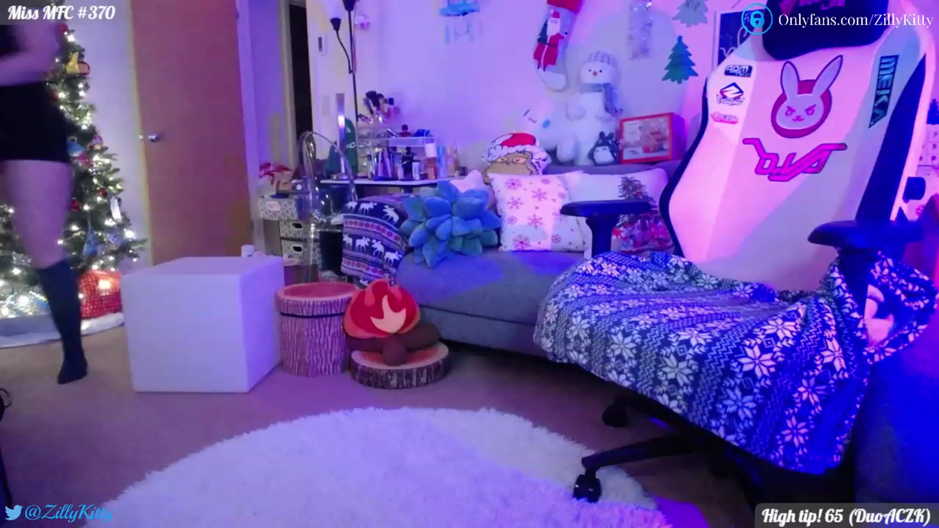 Gallery image thumbnail from ZillyKitty's myfreecams stream on, 12/08/2022, 24:21 image 5 of 20