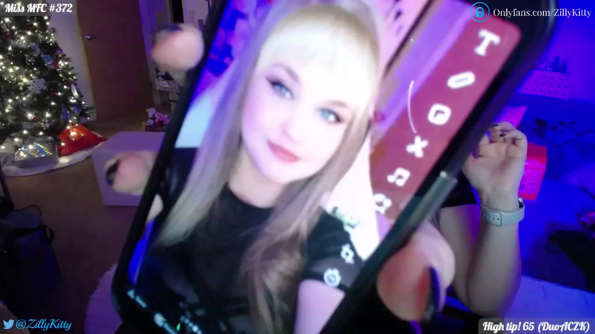 Gallery image thumbnail from ZillyKitty's myfreecams stream on, 12/08/2022, 24:21 image 8 of 20