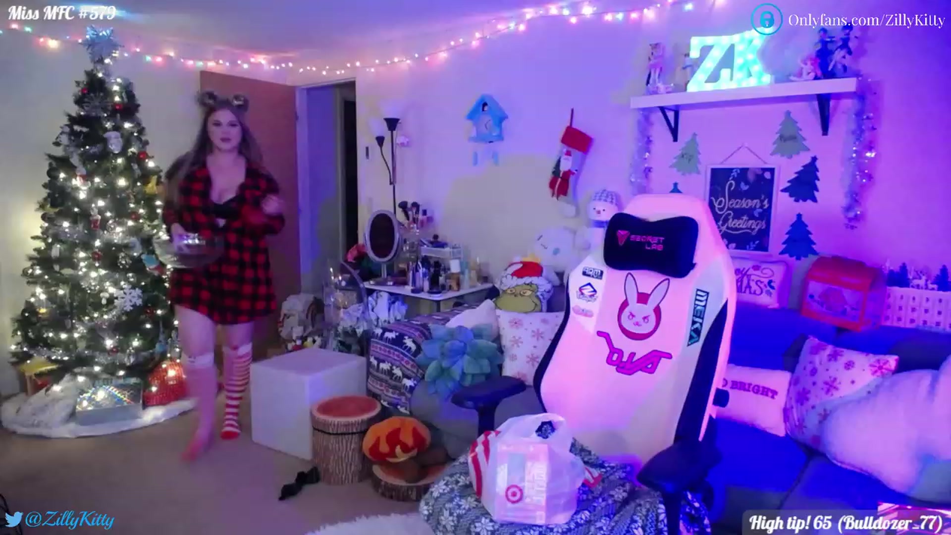 Gallery image thumbnail from ZillyKitty's myfreecams stream on, 12/13/2022, 24:21 image 1 of 20