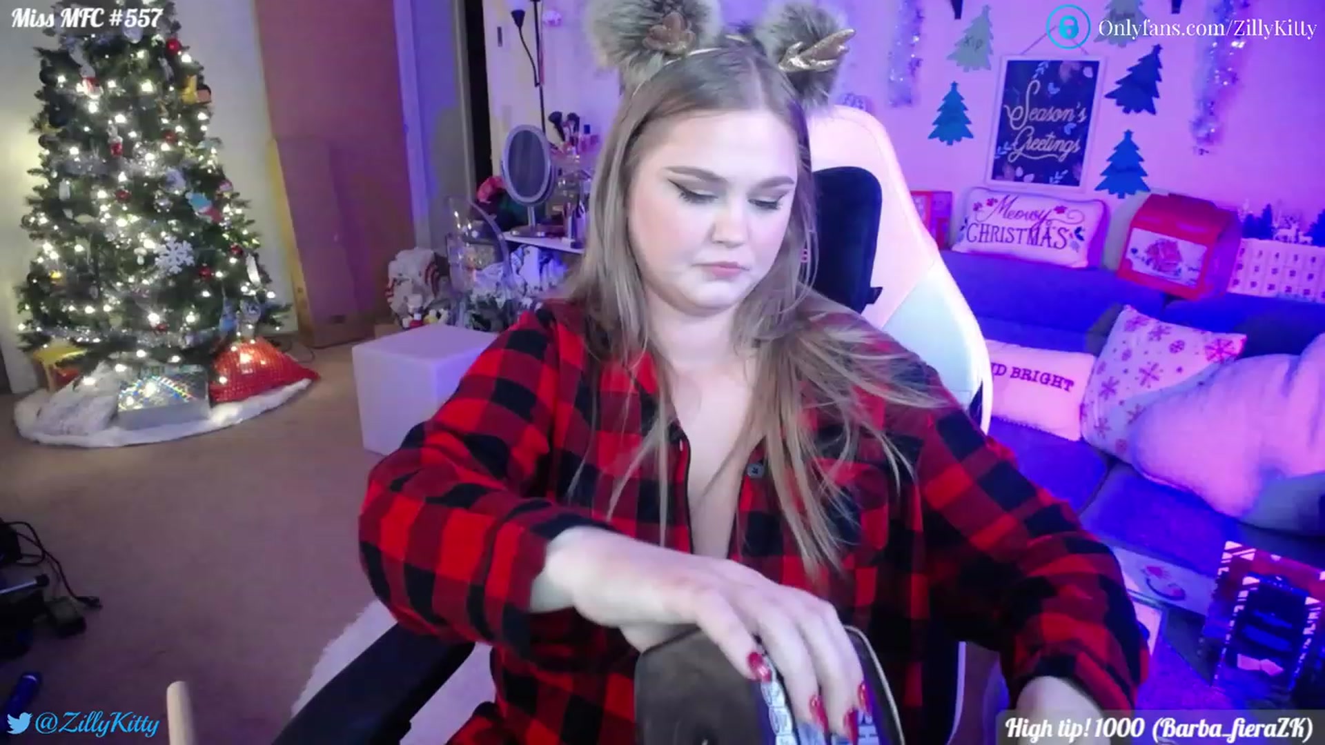 Gallery image thumbnail from ZillyKitty's myfreecams stream on, 12/13/2022, 24:21 image 6 of 20