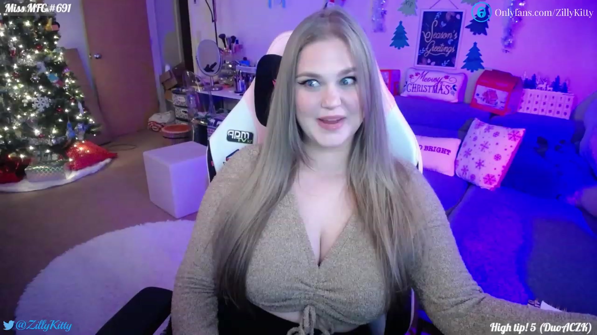 Gallery image thumbnail from ZillyKitty's myfreecams stream on, 12/15/2022, 24:58 image 2 of 20