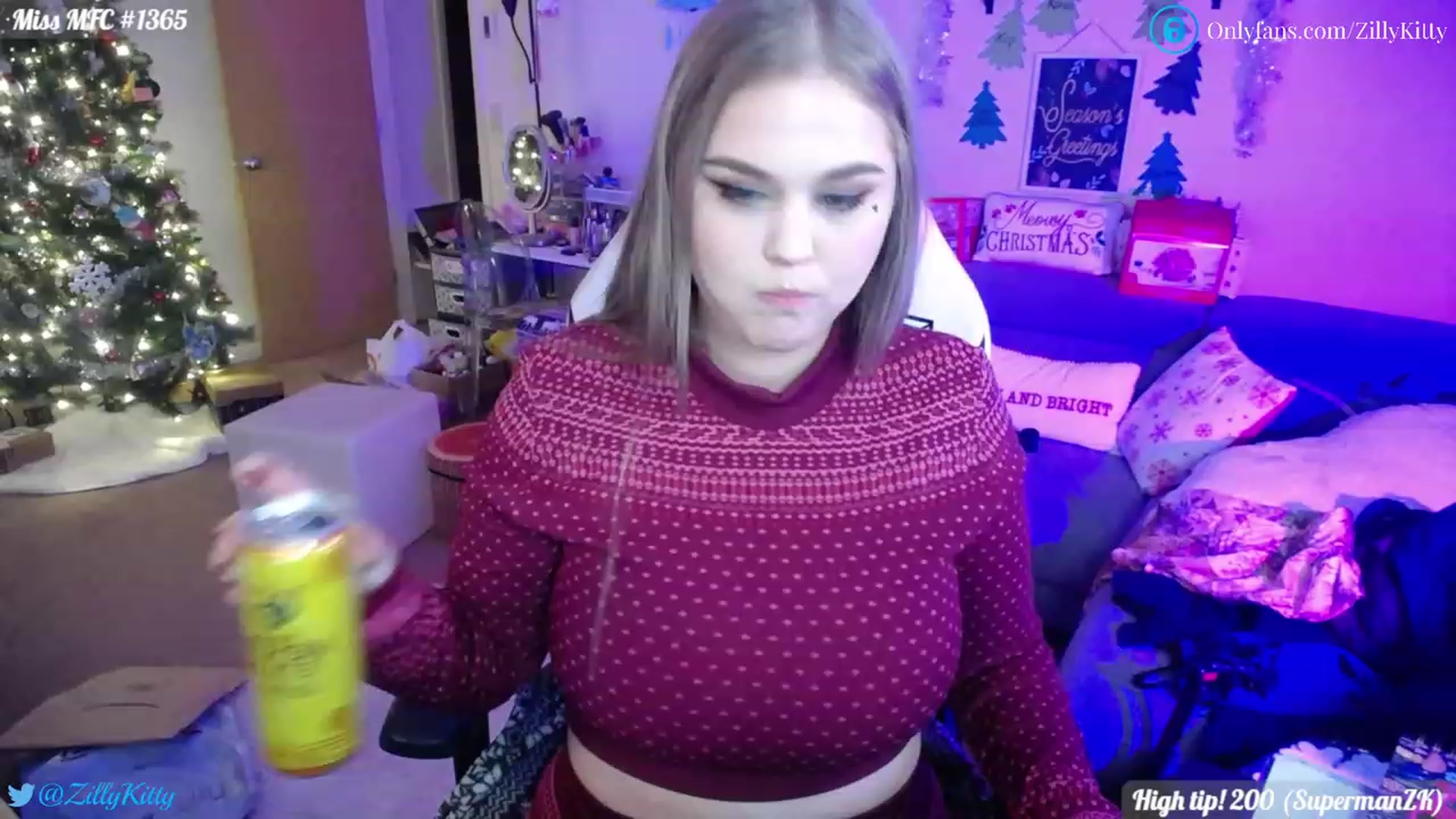 Gallery image thumbnail from ZillyKitty's myfreecams stream on, 12/30/2022, 20:16 image 16 of 20