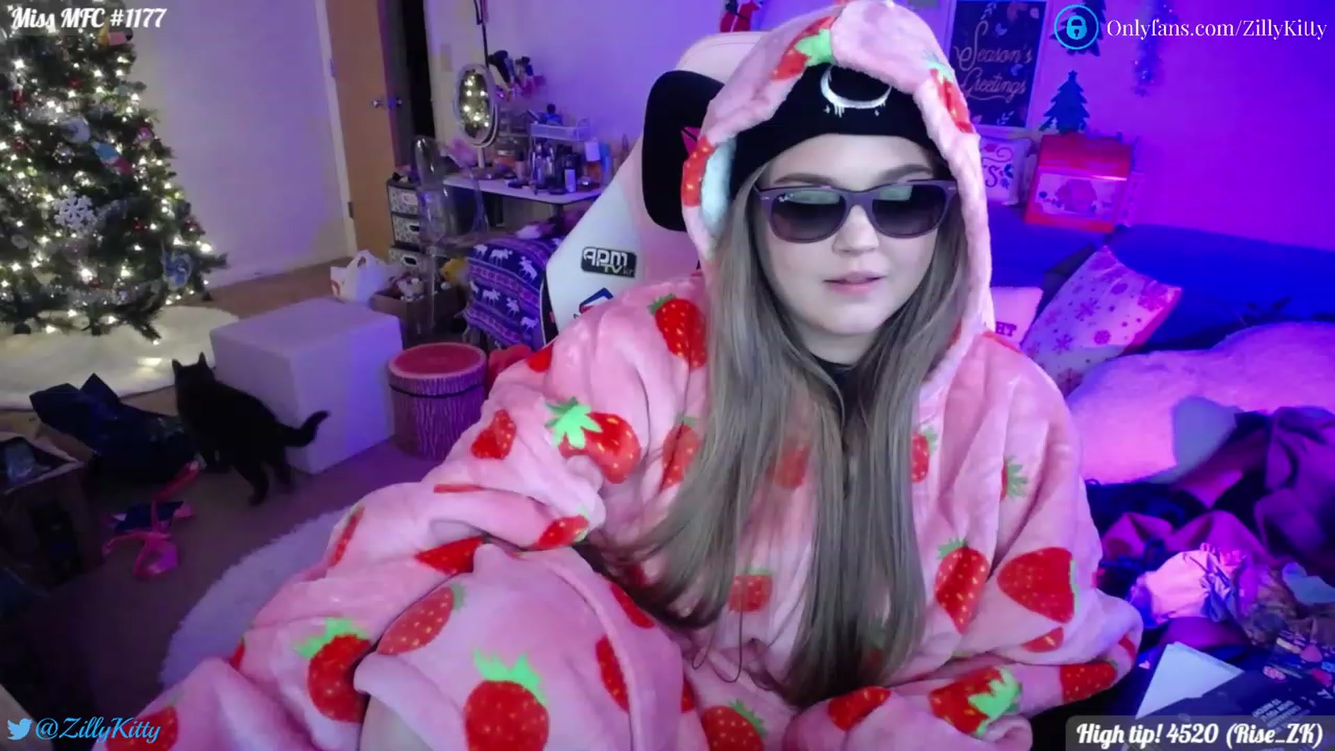Gallery image thumbnail from ZillyKitty's myfreecams stream on, 12/30/2022, 23:54 image 9 of 20
