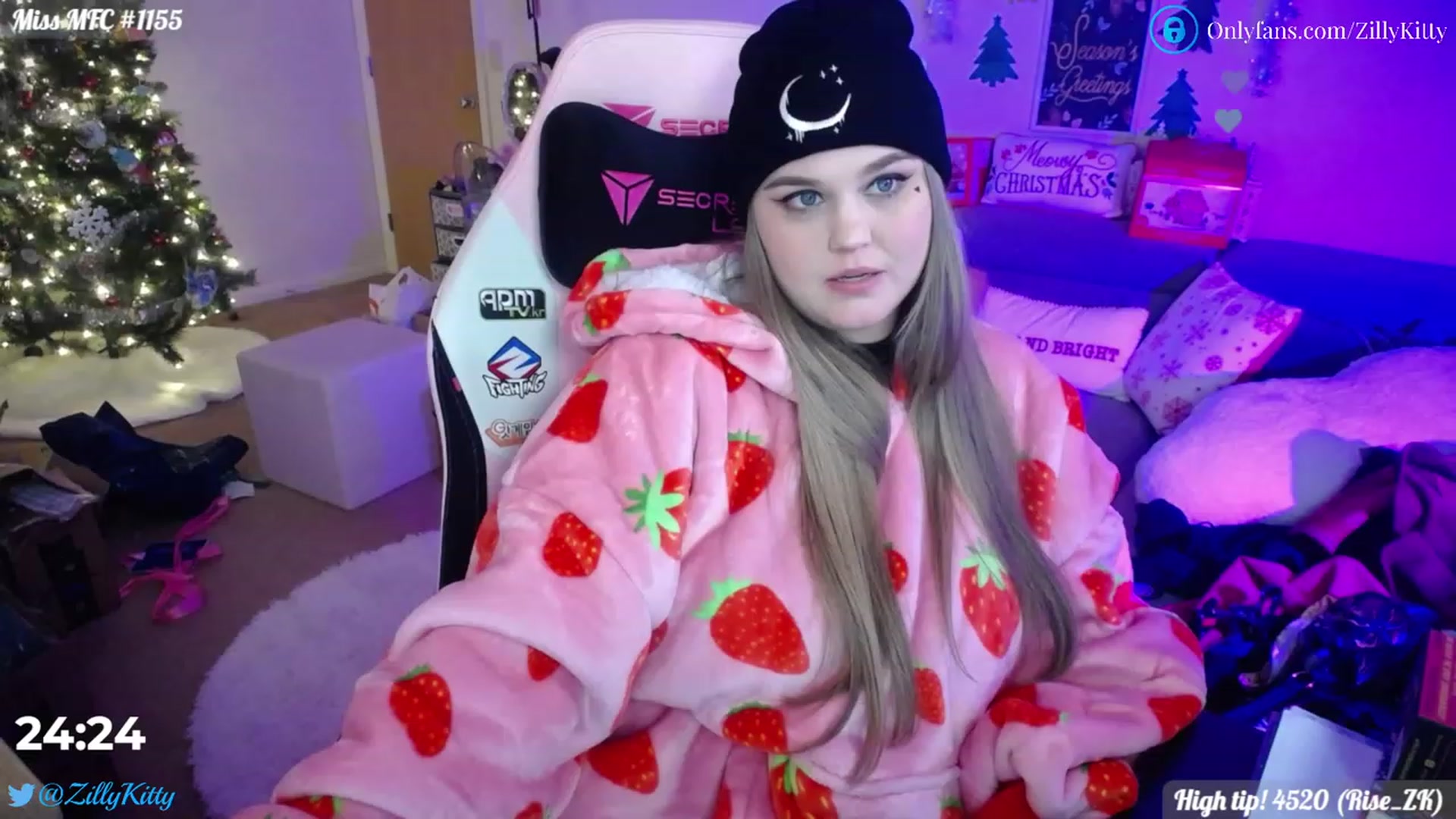 Gallery image thumbnail from ZillyKitty's myfreecams stream on, 12/30/2022, 23:54 image 16 of 20