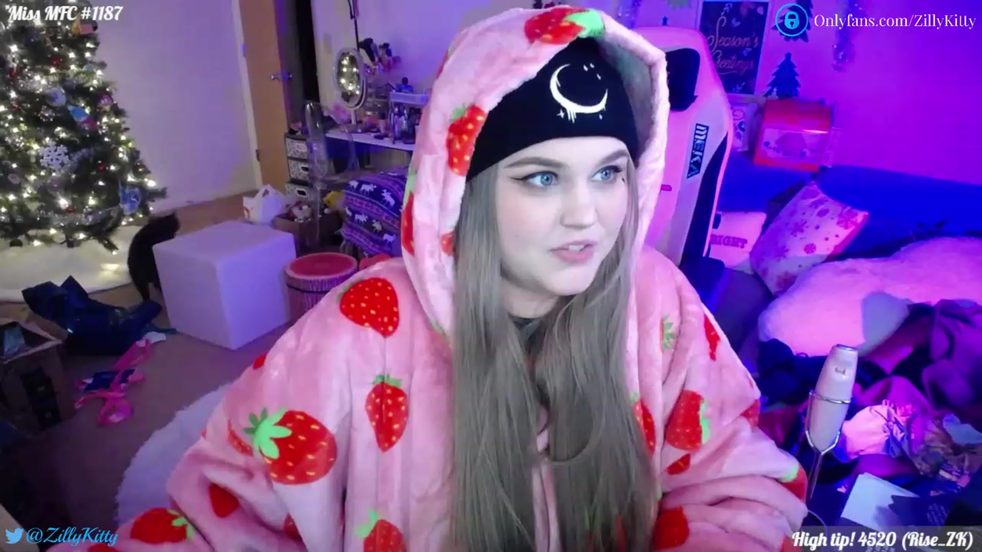 Gallery image thumbnail from ZillyKitty's myfreecams stream on, 12/30/2022, 23:54 image 8 of 20