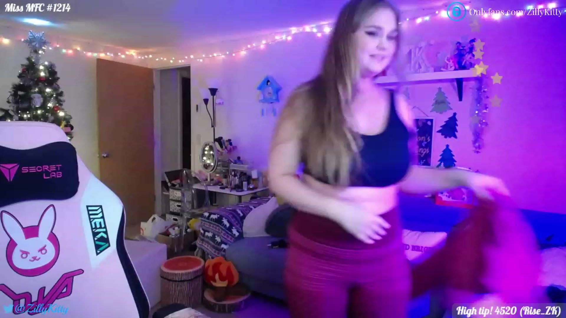 Gallery image thumbnail from ZillyKitty's myfreecams stream on, 12/30/2022, 23:54 image 2 of 20