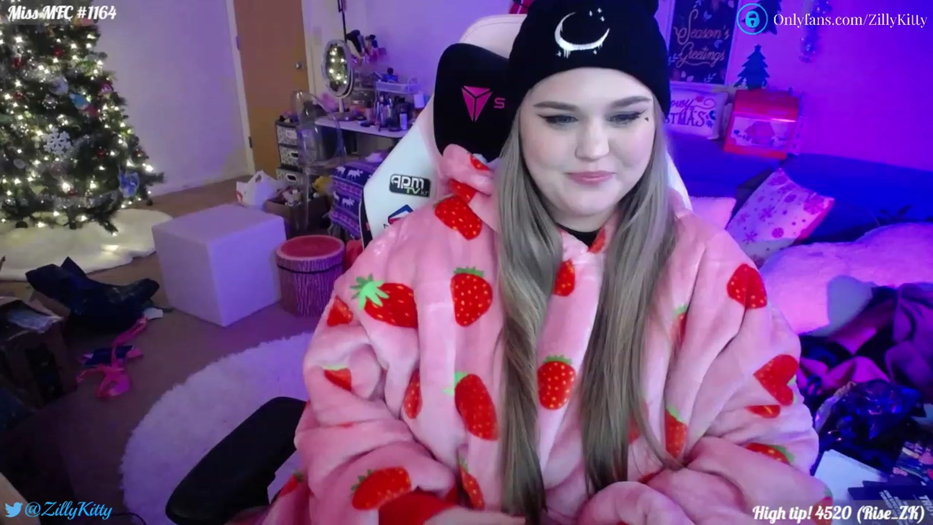 Gallery image thumbnail from ZillyKitty's myfreecams stream on, 12/30/2022, 23:54 image 13 of 20