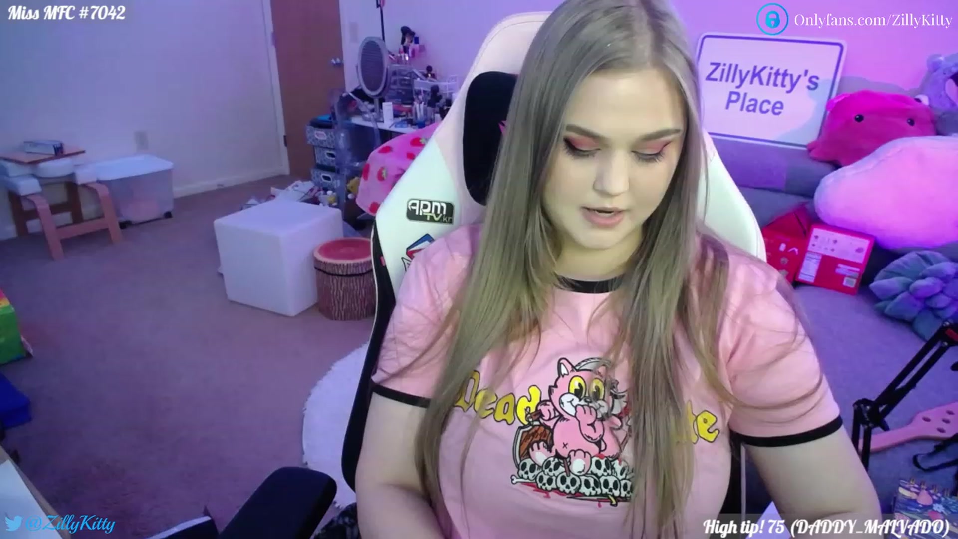 Gallery image thumbnail from ZillyKitty's myfreecams stream on, 01/06/2023, 24:11 image 8 of 20