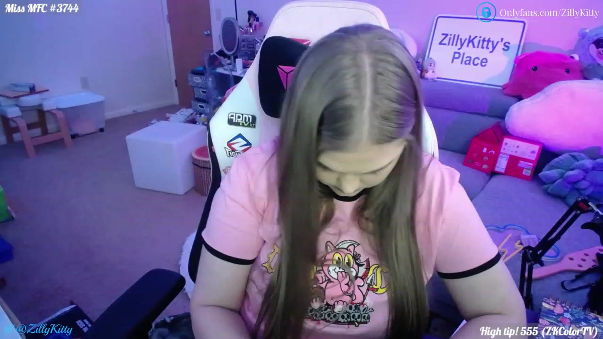 Gallery image thumbnail from ZillyKitty's myfreecams stream on, 01/06/2023, 24:11 image 20 of 20